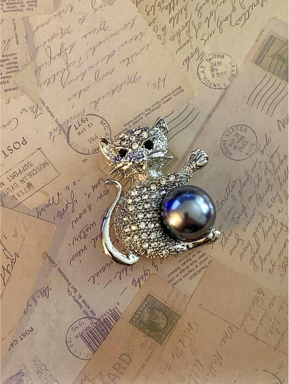 Pave Rhinestone Cat Brooch Silver Tone Faux Grey Pearl Figural Lapel Pin